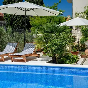 Maison d'hôtes Palace Schoen Milesi - Esense Of Prestige - Private Pool - Old Money Style Luxury - Walking Distance To The Old Town, The And Amenities - Buralux ****